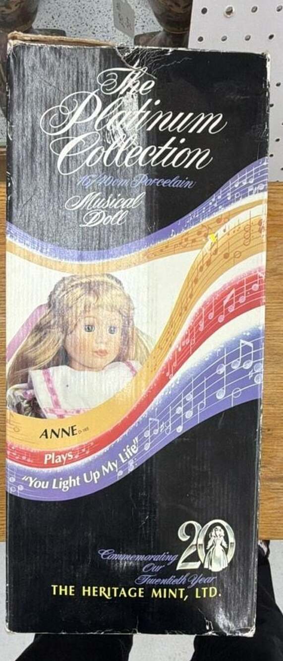 The Heritage Mint Platinum Collection 16 Inch Porcelain Musical Doll Anne Plays